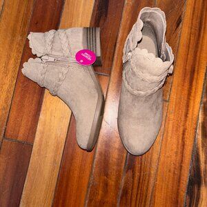 SO Girls Taupe Jada Faux Suede Ankle Boots NWT
